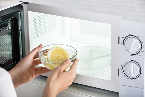 Lemon microwave cleaning